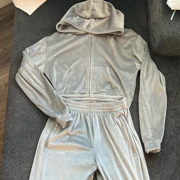 Skims Women's Grey Tracksuit SET - Picture 1 of 5